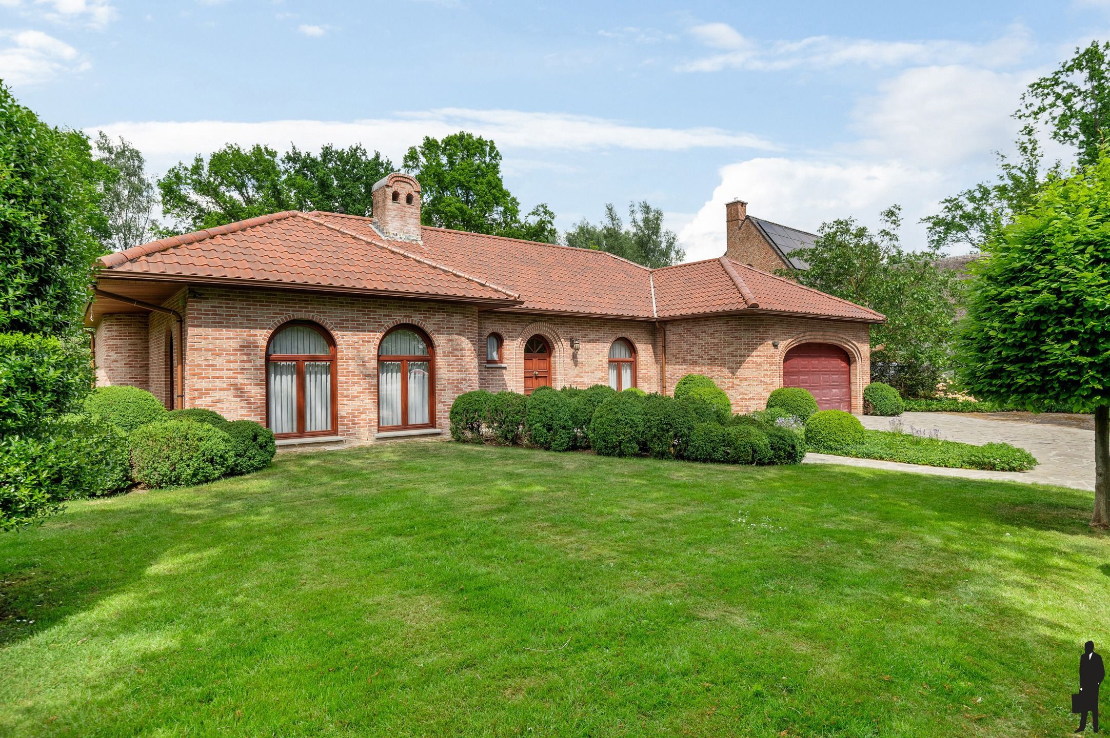 Provençaalse gelijkvloers villa op prachtig perceel van ca. 2.316 m² op de grens met Schilde. foto 2
