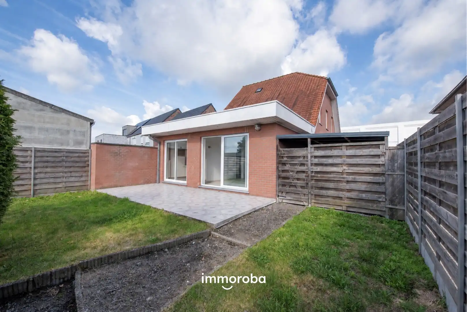 Te Koop: Ruime instapklare gezinswoning met 3 slaapkamers en EPC B foto {{pictureIndex}}