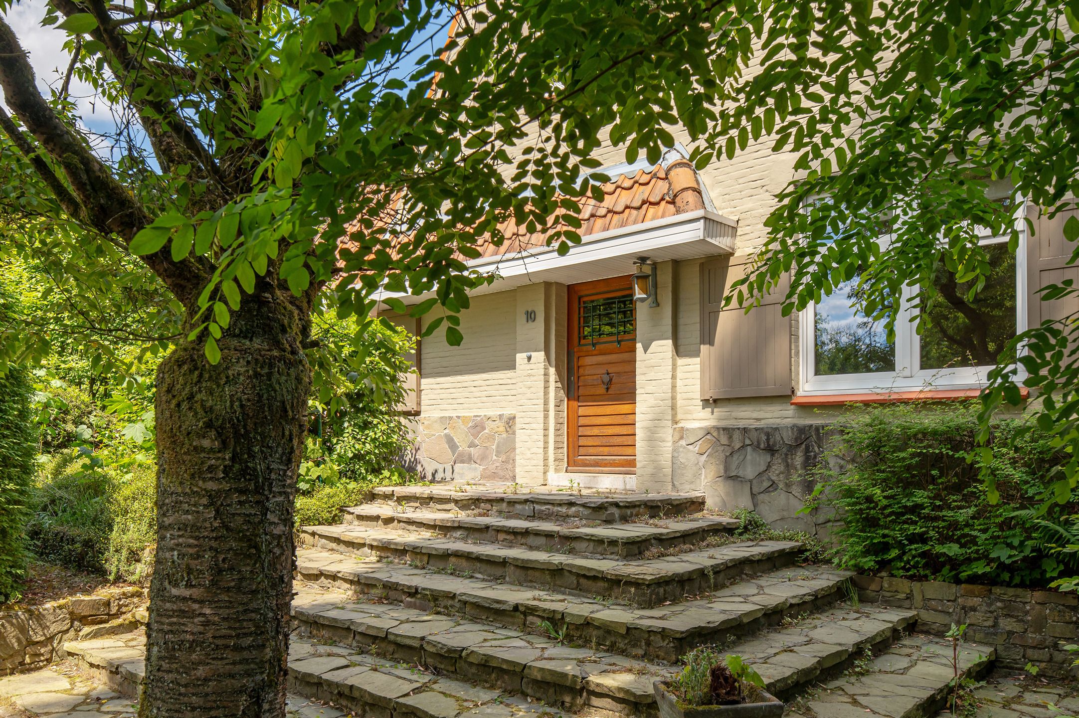 Een charmante villa met ruime tuin op ca. 1650m²!   foto 2