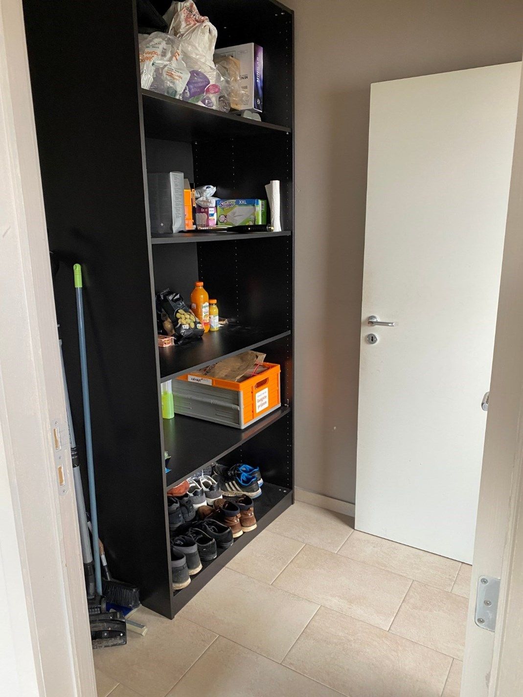 Eigentijds appartement met  autostaanplaats en kelder. Geen vaste kosten. foto 7