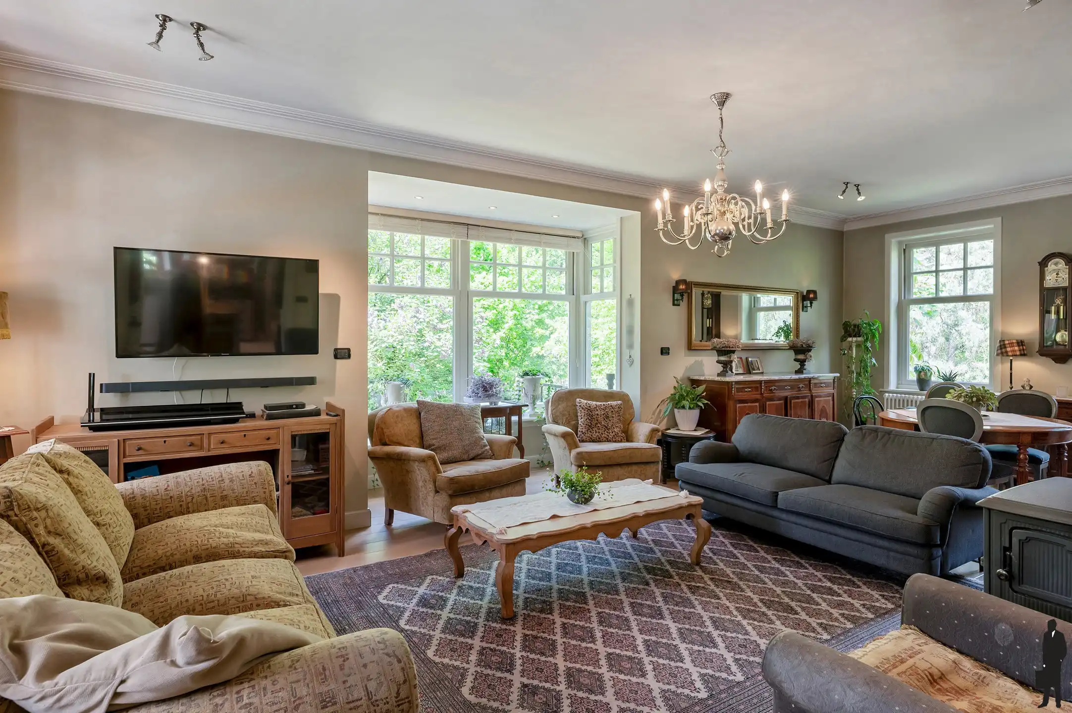 Exclusieve en uniek gelegen Engelse cottagevilla met orangerie, zwembad en aanpalende bouwgrond op ca. 1,1 ha in bosrijke omgeving. foto 8