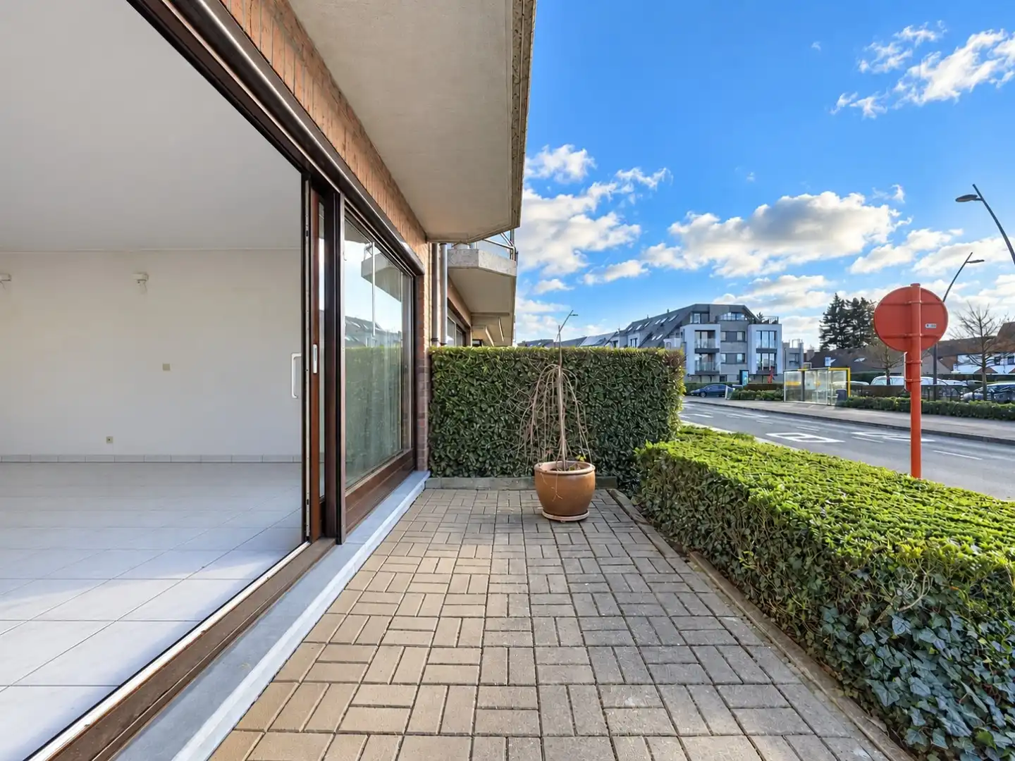 Instapklaar appartement met terras aan voor -en achterzijde. foto 7