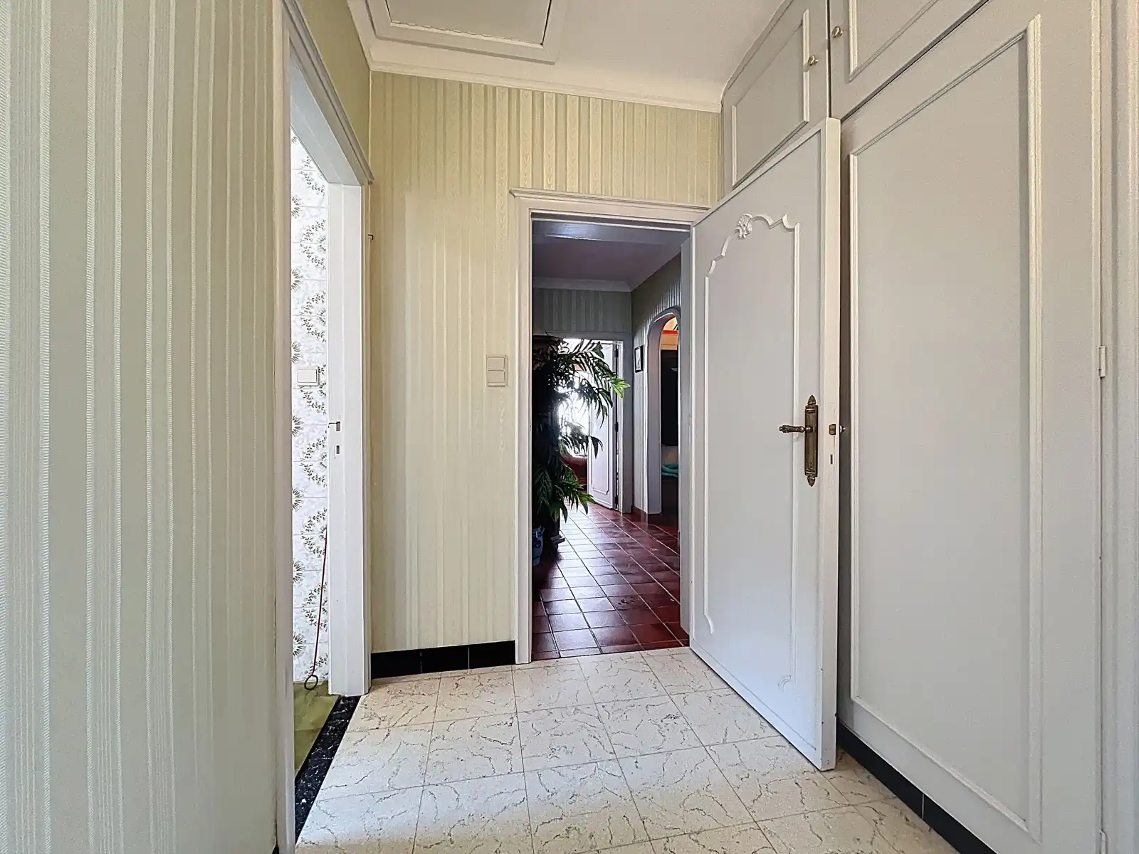 Gelijkvloerse villa met 3 slks & tuin op 7 minuten van  E40  foto 10