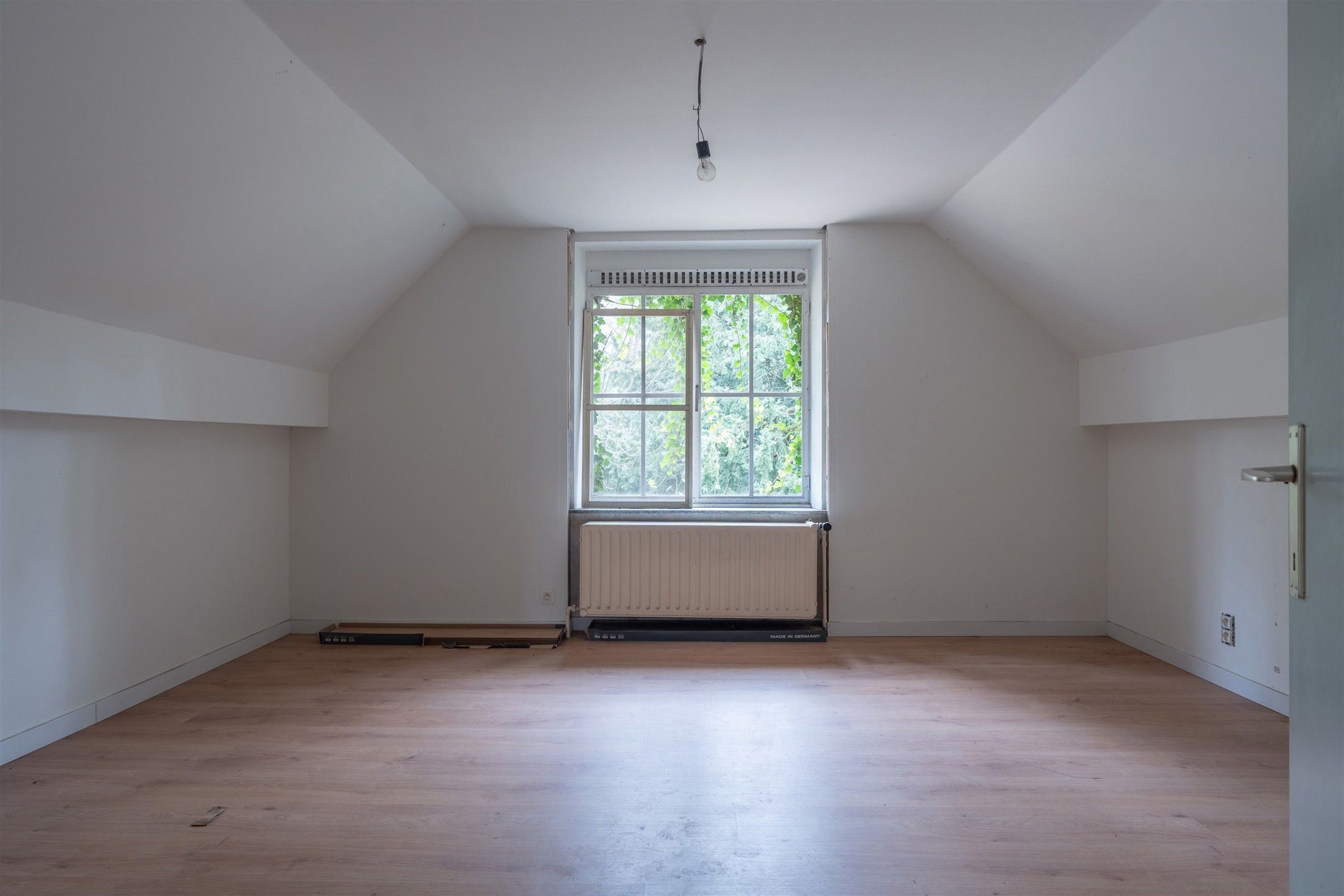 Charmante woning met veel potentieel op perceel van ± 4.100m². foto 18