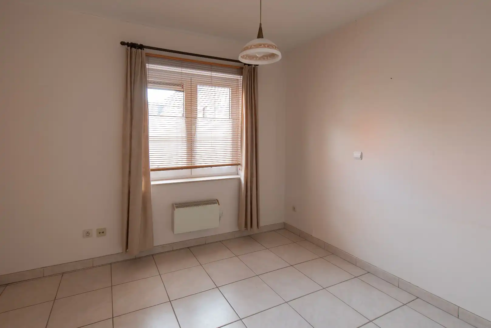 Centraal gelegen, ruim 2 slaapkamerappartement op wandelafstand van de Zeedijk. foto 16