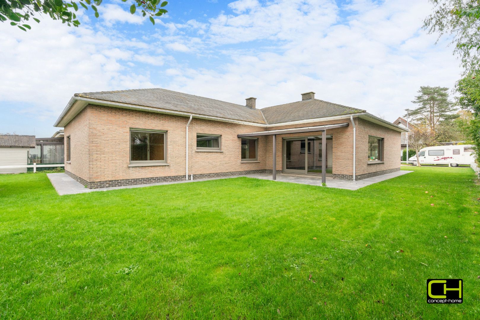 Goed onderhouden bungalow met 3 slaapkamers en bureau foto 3