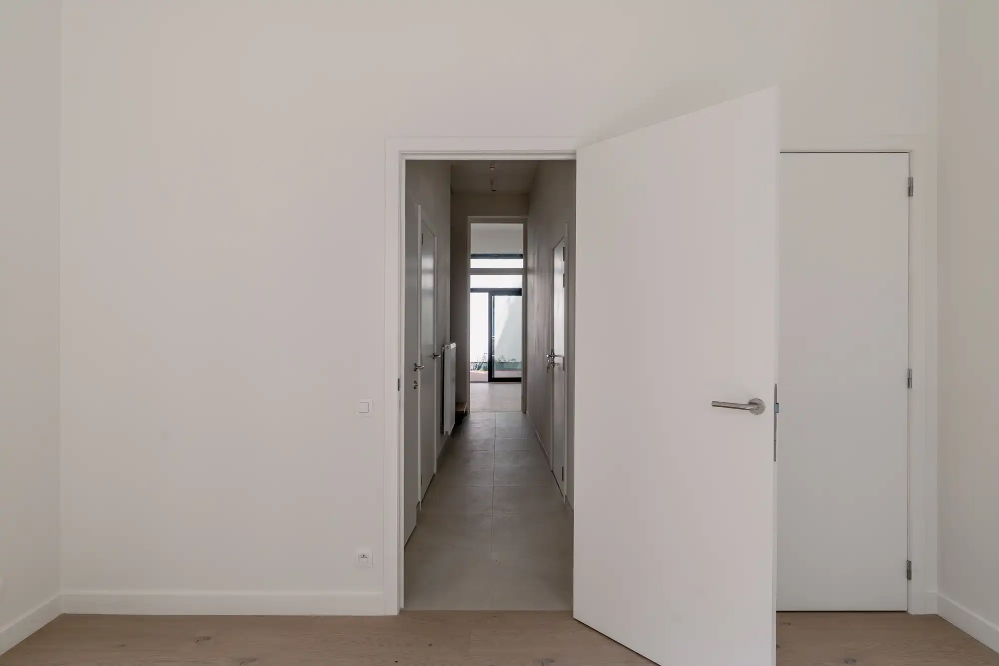 Eerste bewoning na renovatie in dit duplex appartement nabij het Vlinderpaleis op het Zuid foto 11