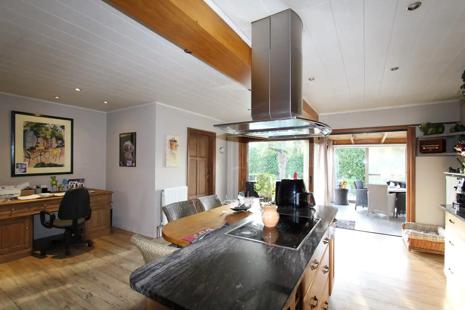 Landelijk gelegen woning met loods foto 20