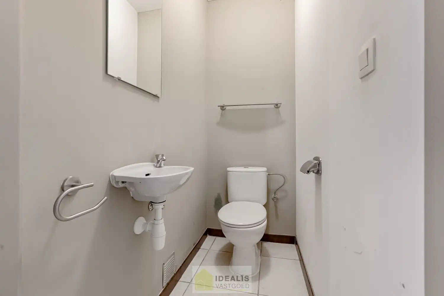 IDEALIS VASTGOED – GELIJKSVLOERS APPARTEMENT GELEGEN OP UITERST CENTRALE LOCATIE TE HECHTEL-EKSEL foto 18