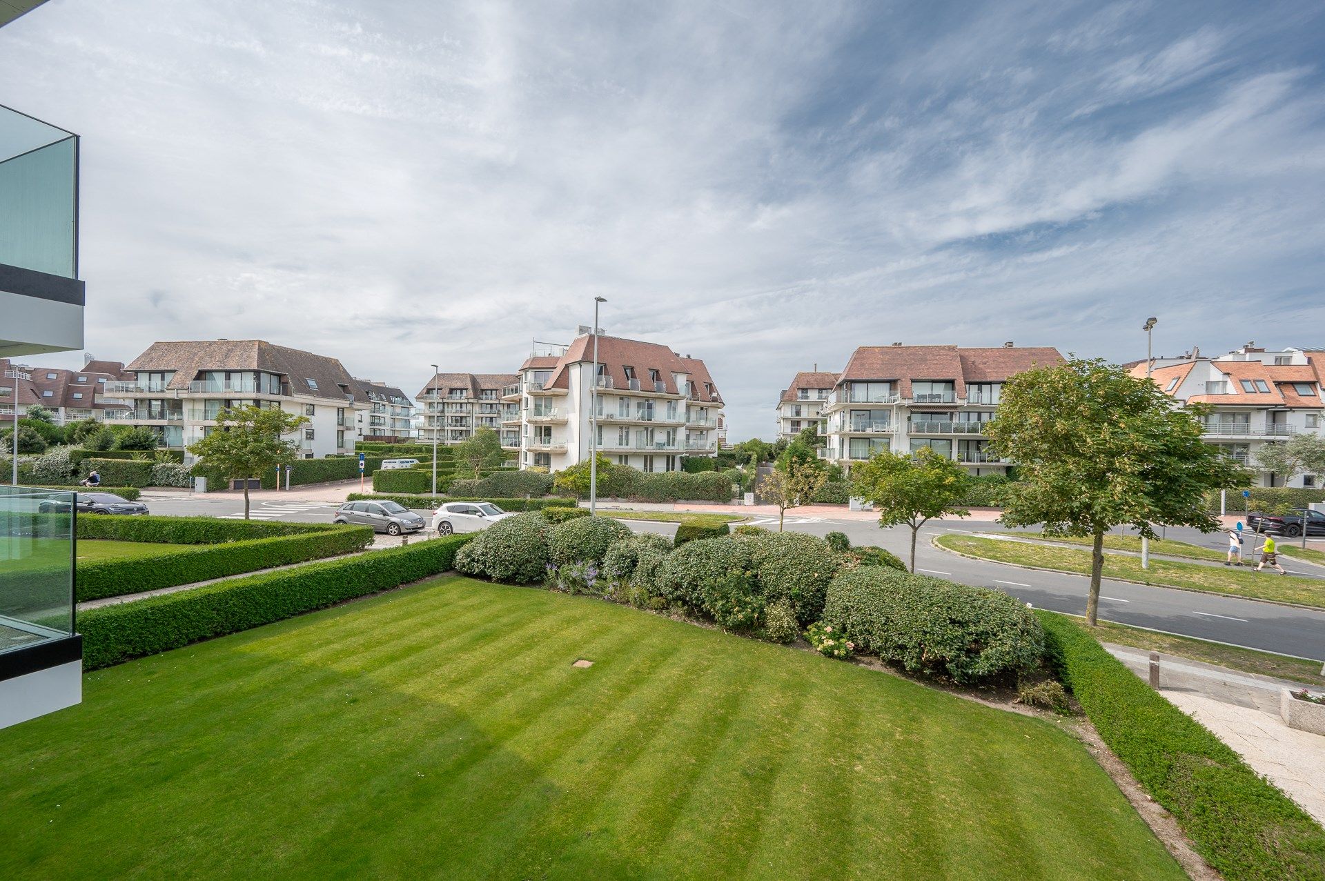 Stijlvol en tijdloos gerenoveerd appartement gelegen op een toplocatie in het Zoute. foto 18