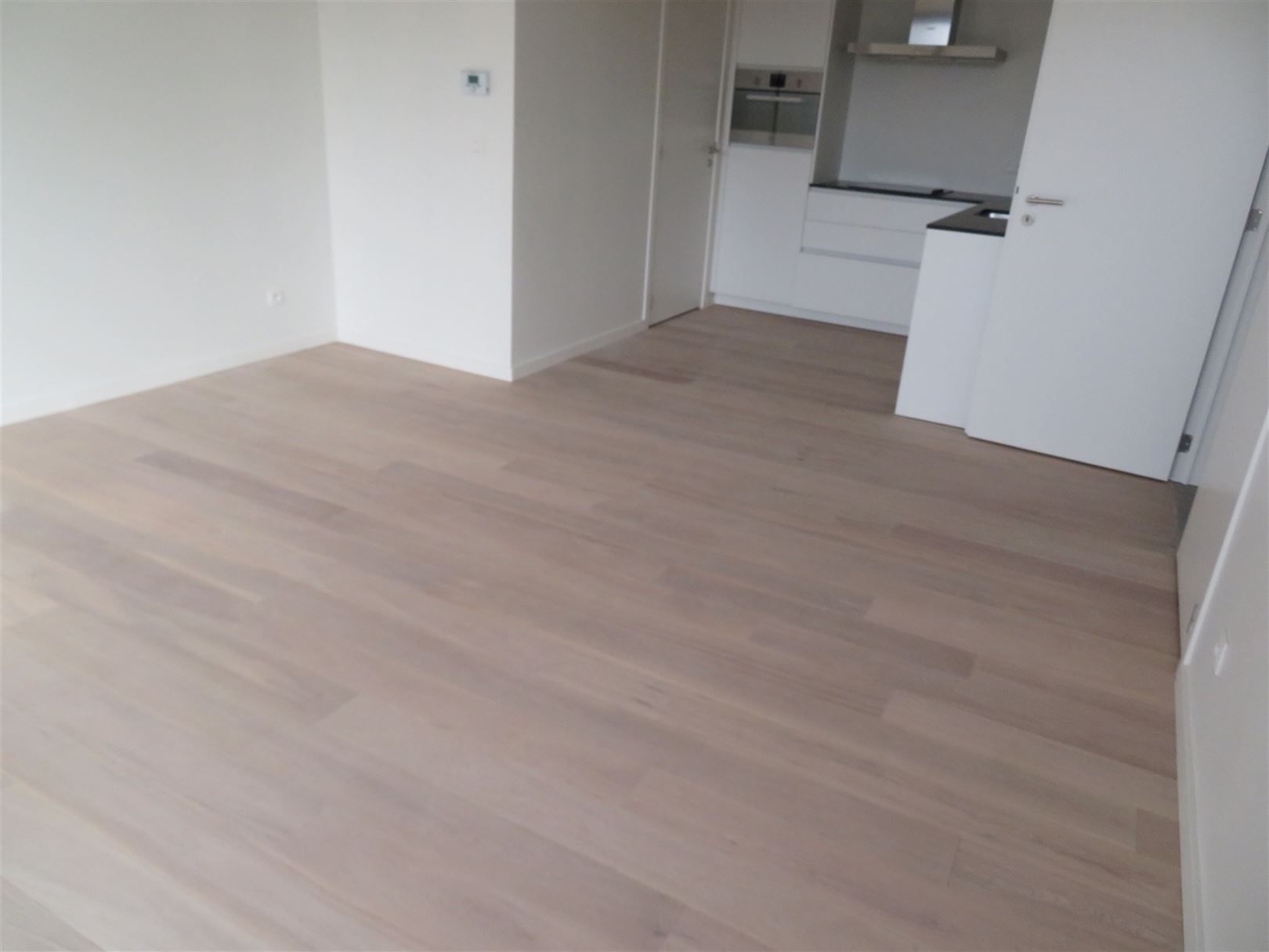 Prachtig nieuwbouwappartement met één slaapkamer, terras en parking! foto 3