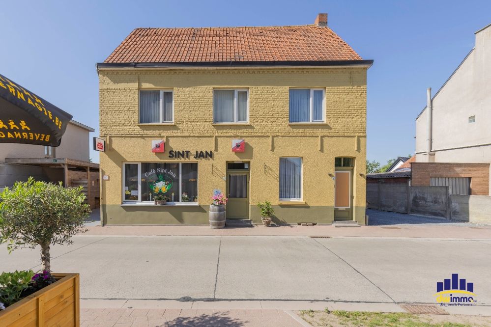 Twee panden te koop als één geheel – Unieke kans tegenover de kerk van Sint-Jan foto 8