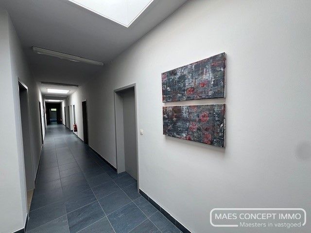 Kantoor 7 te huur, dichtbij ring van Kortrijk en autosnelwegen foto 8