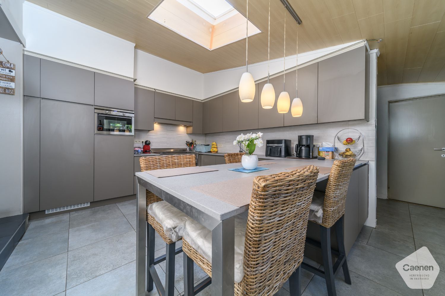 Ontdek deze ruime en gezellige rijwoning met een uiterst centrale ligging! foto 7