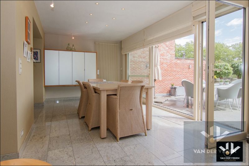 STIJLVOLLE HOB MET MODERN COMFORT EN ZWEMBAD foto 12