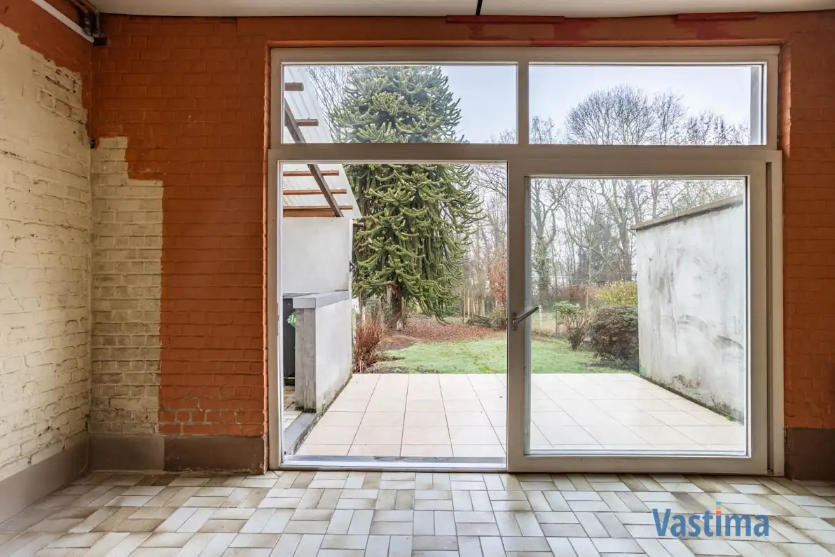 Op te frissen gezinswoning met 3 slaapkamers, garage en tuin foto 9