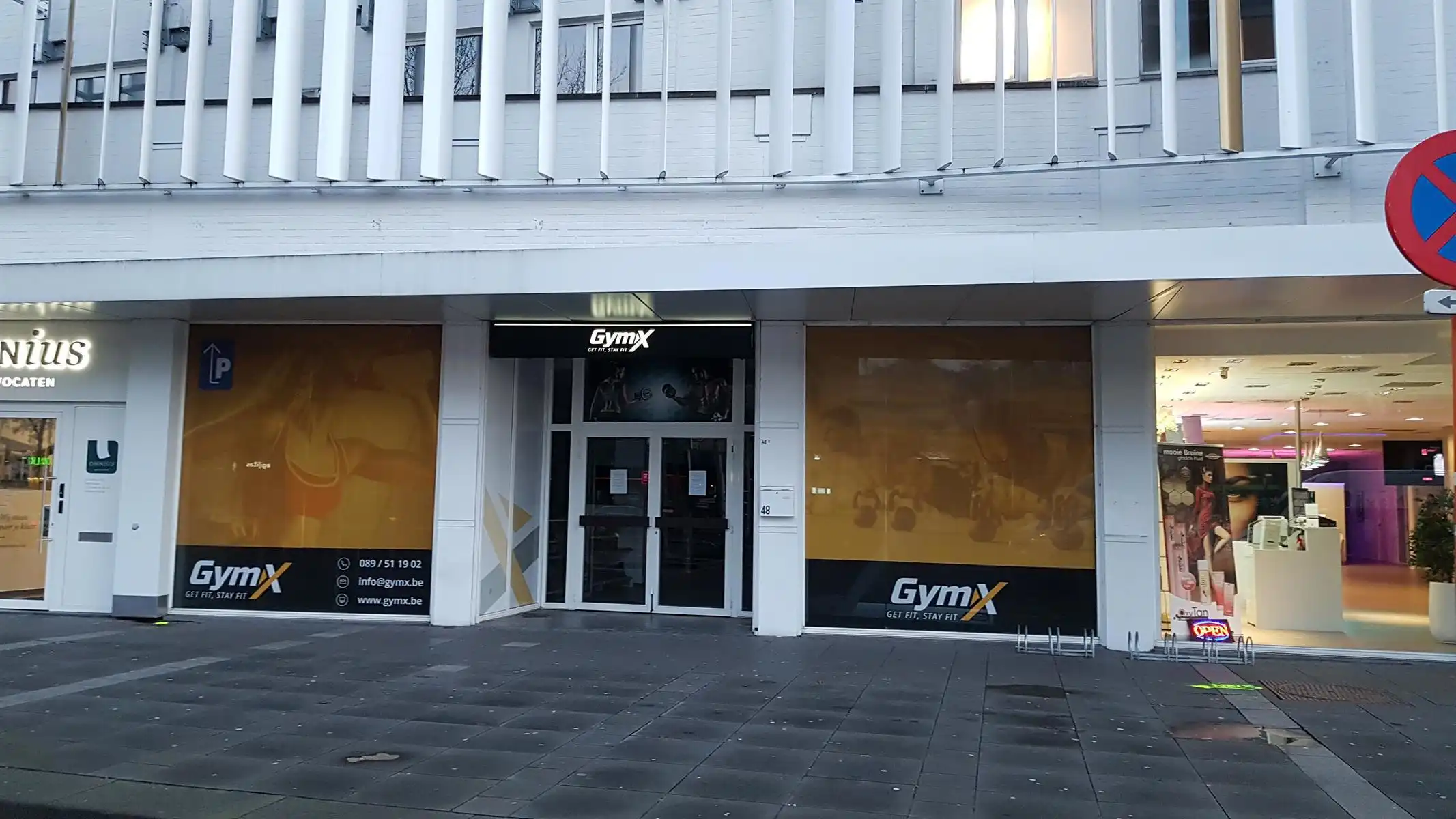 Top gelegen handelsruimte (650 m²) in het centrum van Genk foto 2