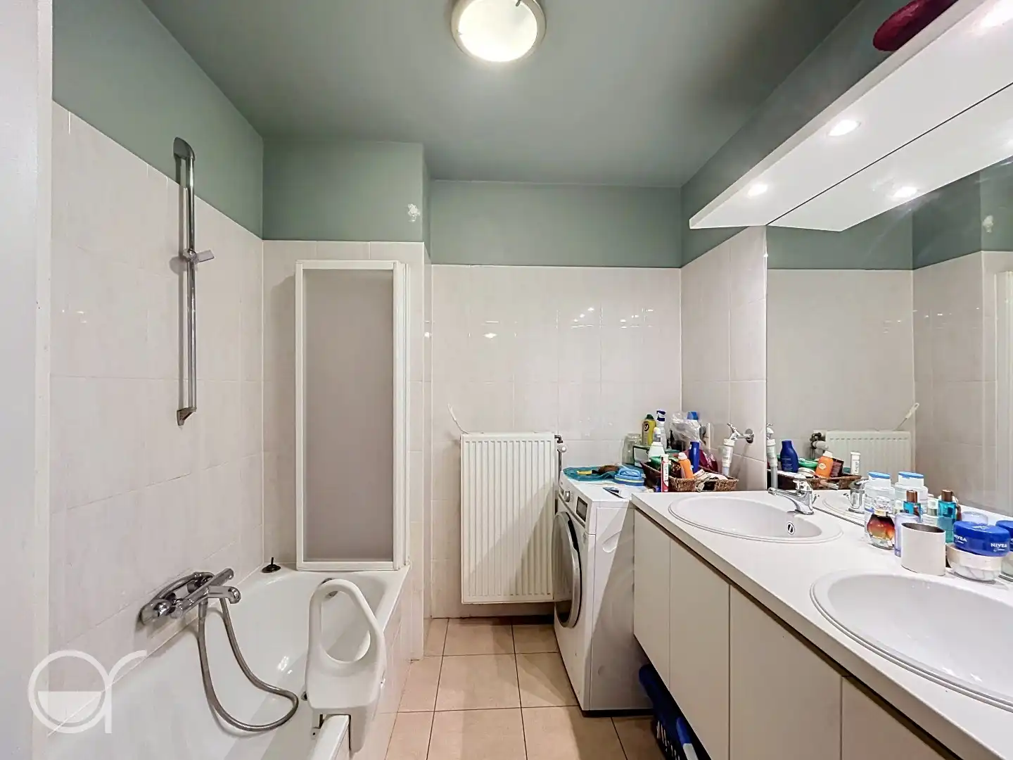 Twee slaapkamerappartement dichtbij de Brugse Poort met parkeerplaats. foto 6