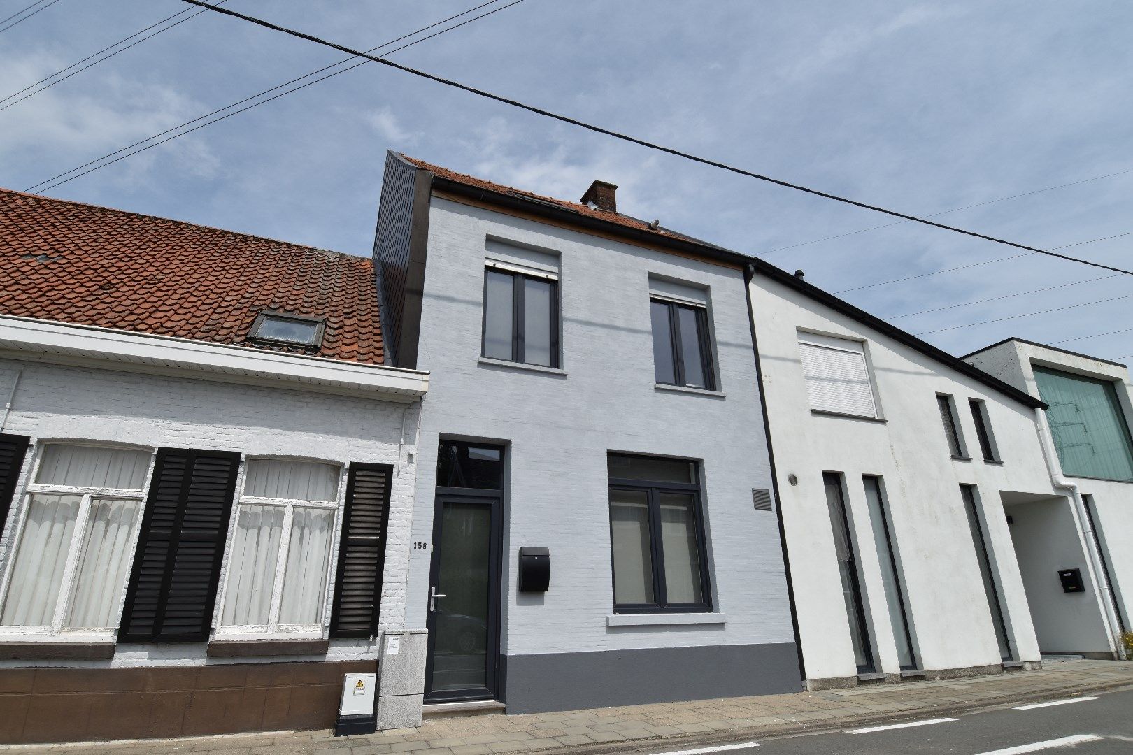 Instapklare gezinswoning met 4 slaapkamers en landelijk vergezicht foto {{pictureIndex}}
