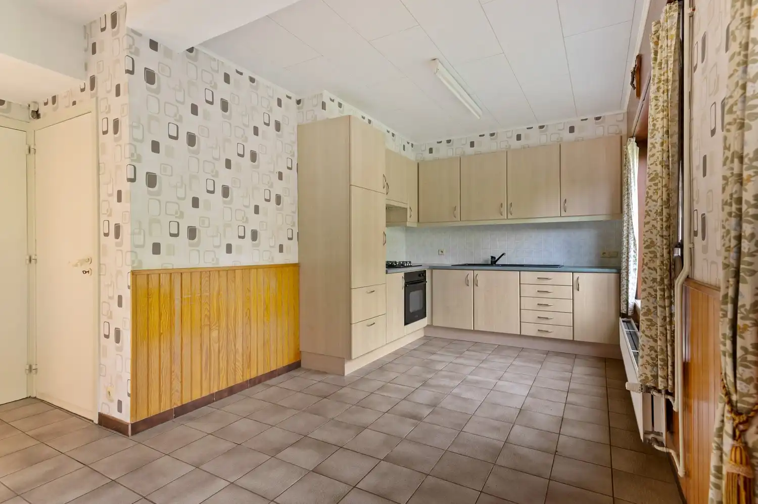 Charmante Halfopen woning met inpandige garage op toplocatie in Oelegem! foto 6