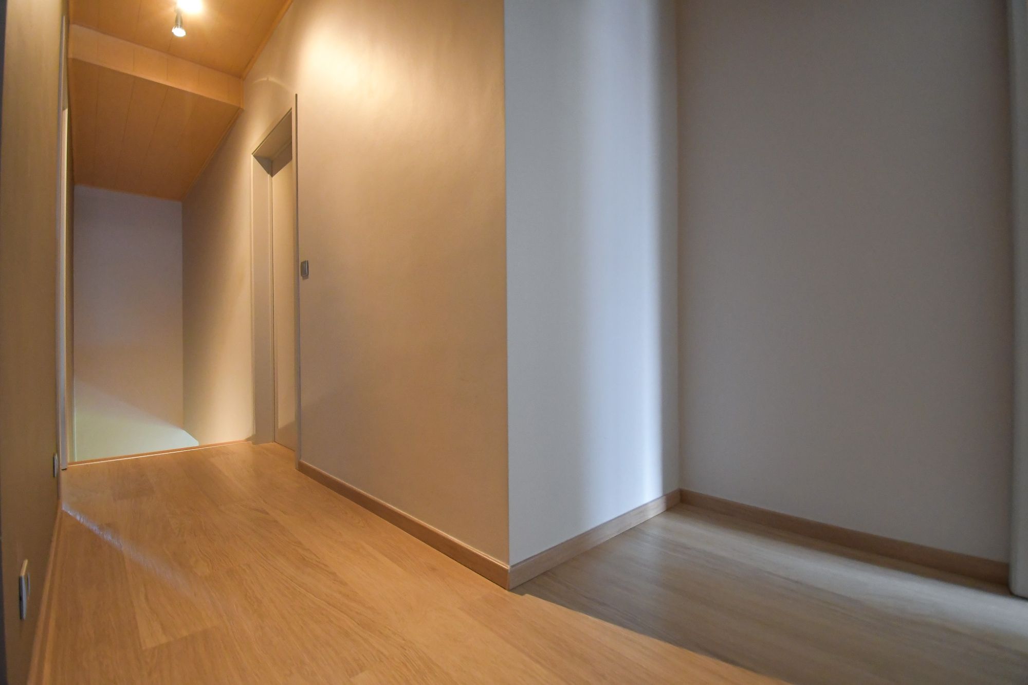 Recent hedendaags ingerichte woning in centrum Knesselare foto 10