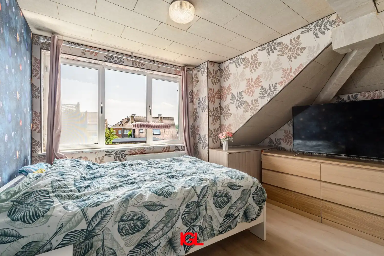 3-gevel woning met zuidgerichte tuin en garage foto 9