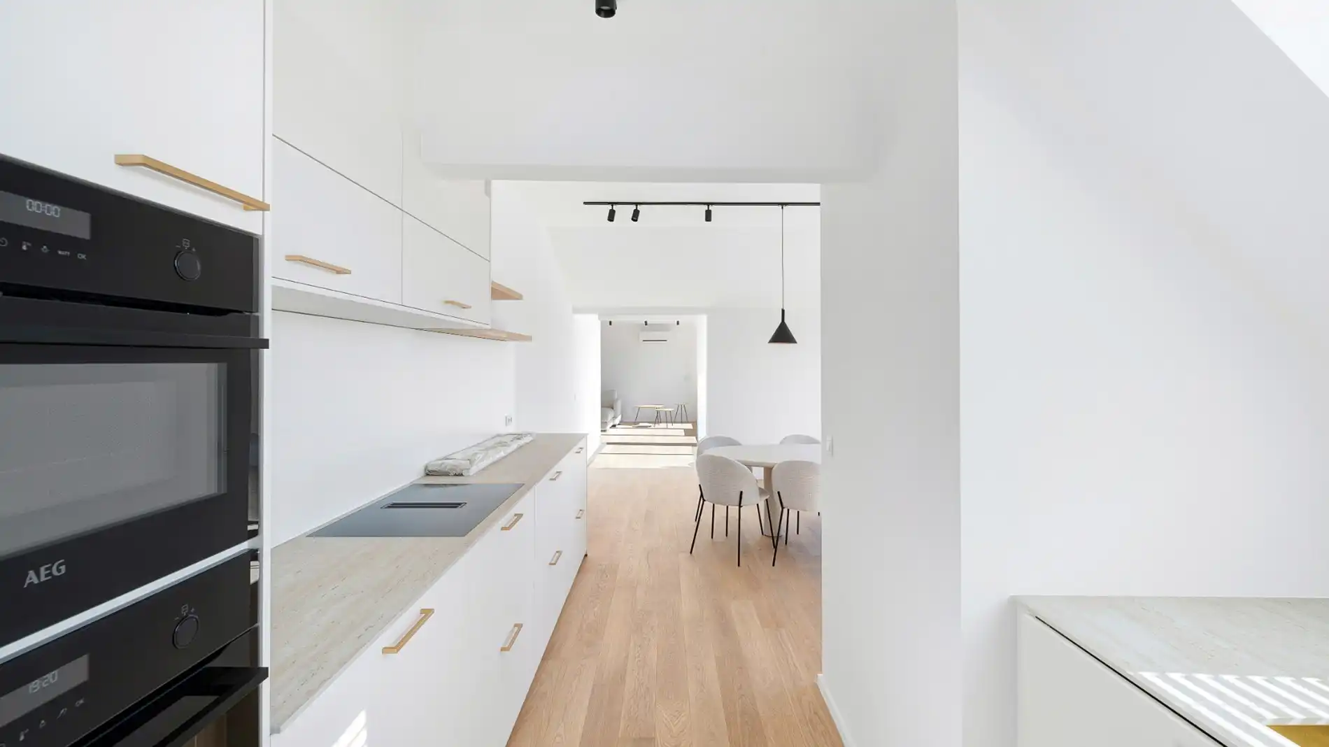 Prachtig duplex appartement met 18 meter gevelbreedte en groot zuid gericht terras met open zicht over het Knokse hinterland foto 8