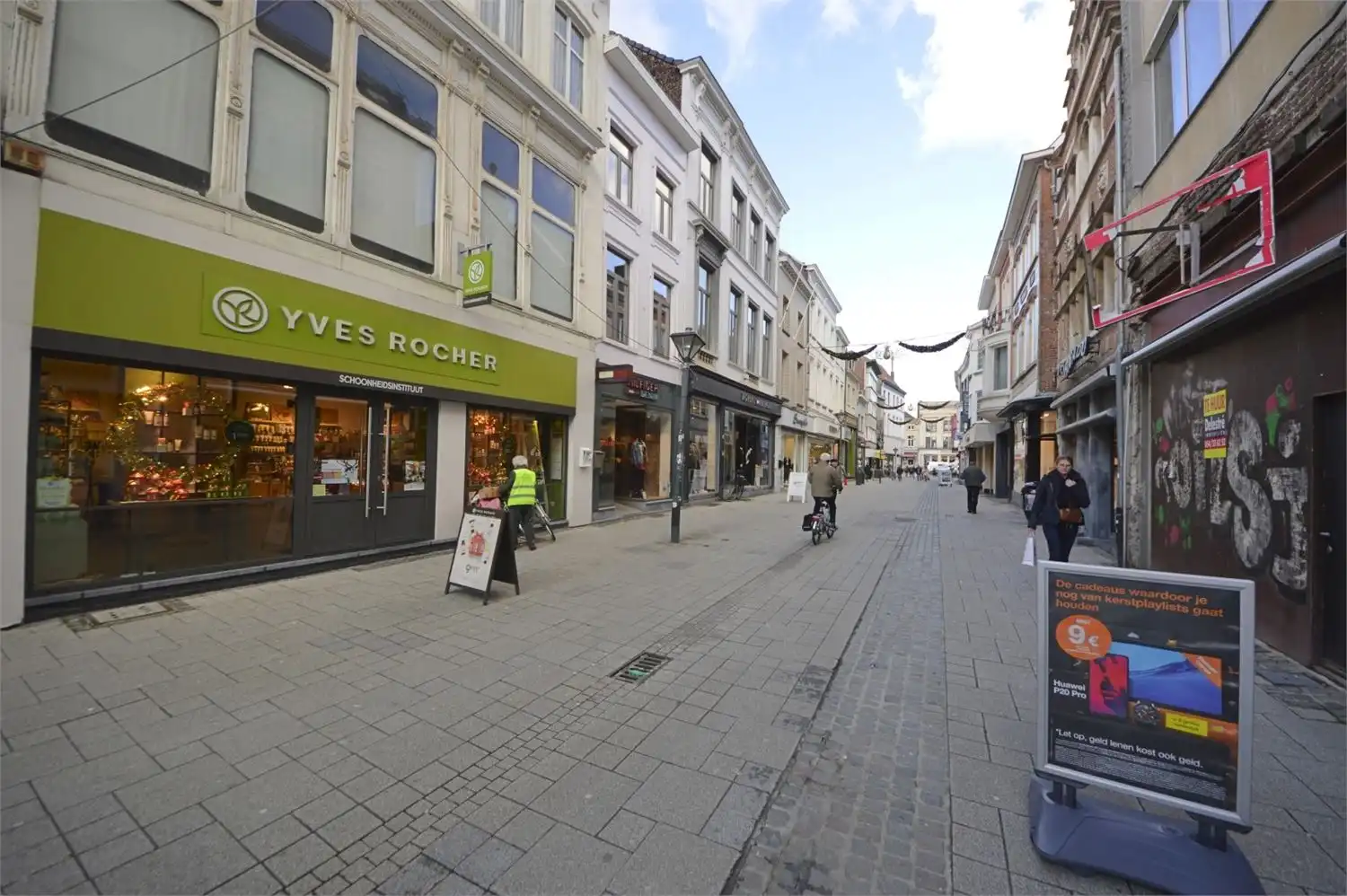 GOED GELEGEN COMMERCIEEL PAND MET ONTWIKKELINGSPOTENTIEEL foto 11