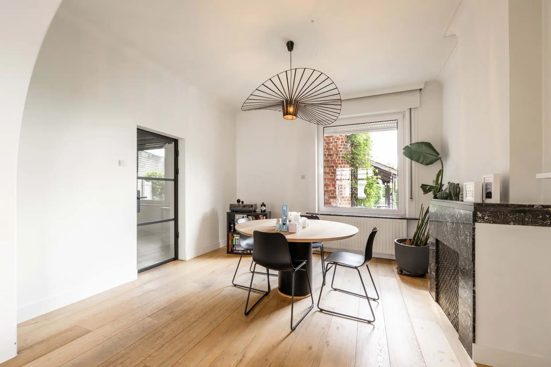 Karaktervolle herenwoning met tuin, garage en tal van mogelijkheden in hartje Vichte ✨ foto 6