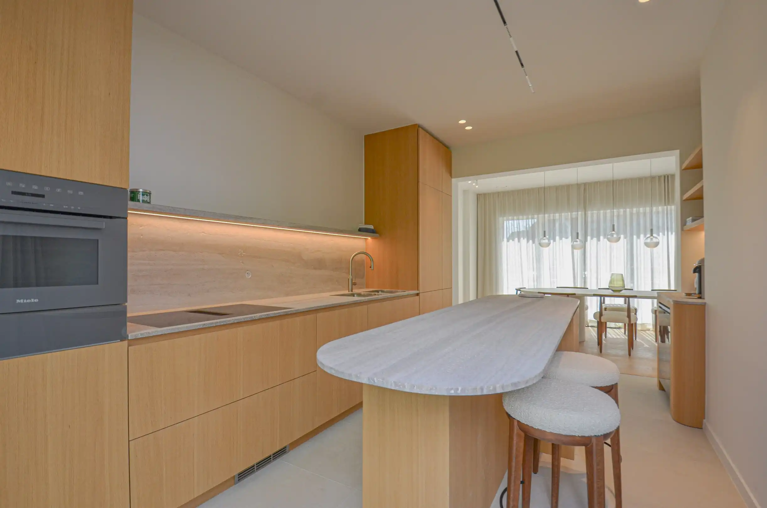 Exclusieve villa: Uitzonderlijk volledig gerenoveerde villa met frontaal zeezicht. foto 21