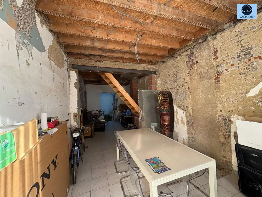 RUIME TE RENOVEREN WONING MET TUIN foto 4