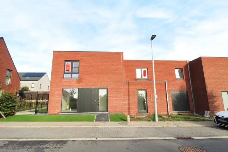 Ruime nieuwbouwwoning te Kortrijk foto {{pictureIndex}}