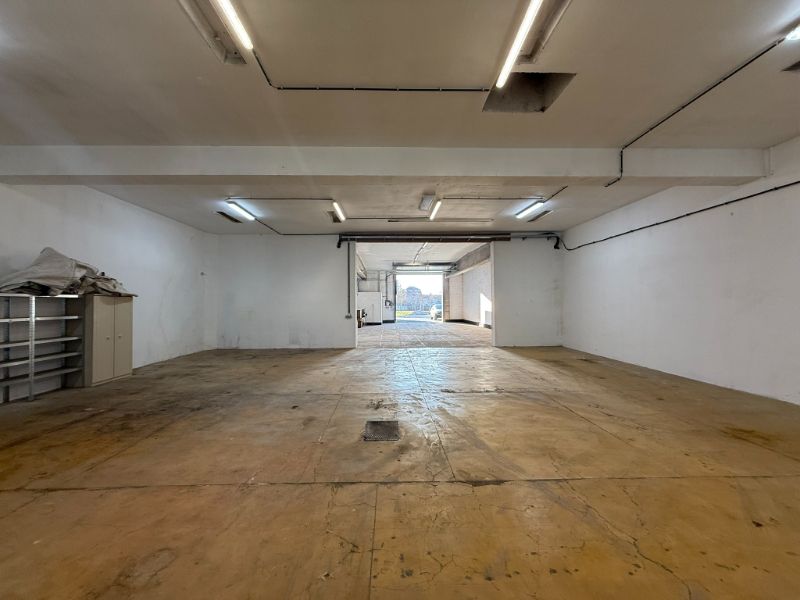 Gerenoveerd magazijn van 290 m² te huur in Ronse – uitstekende ligging langs de N48 foto 7