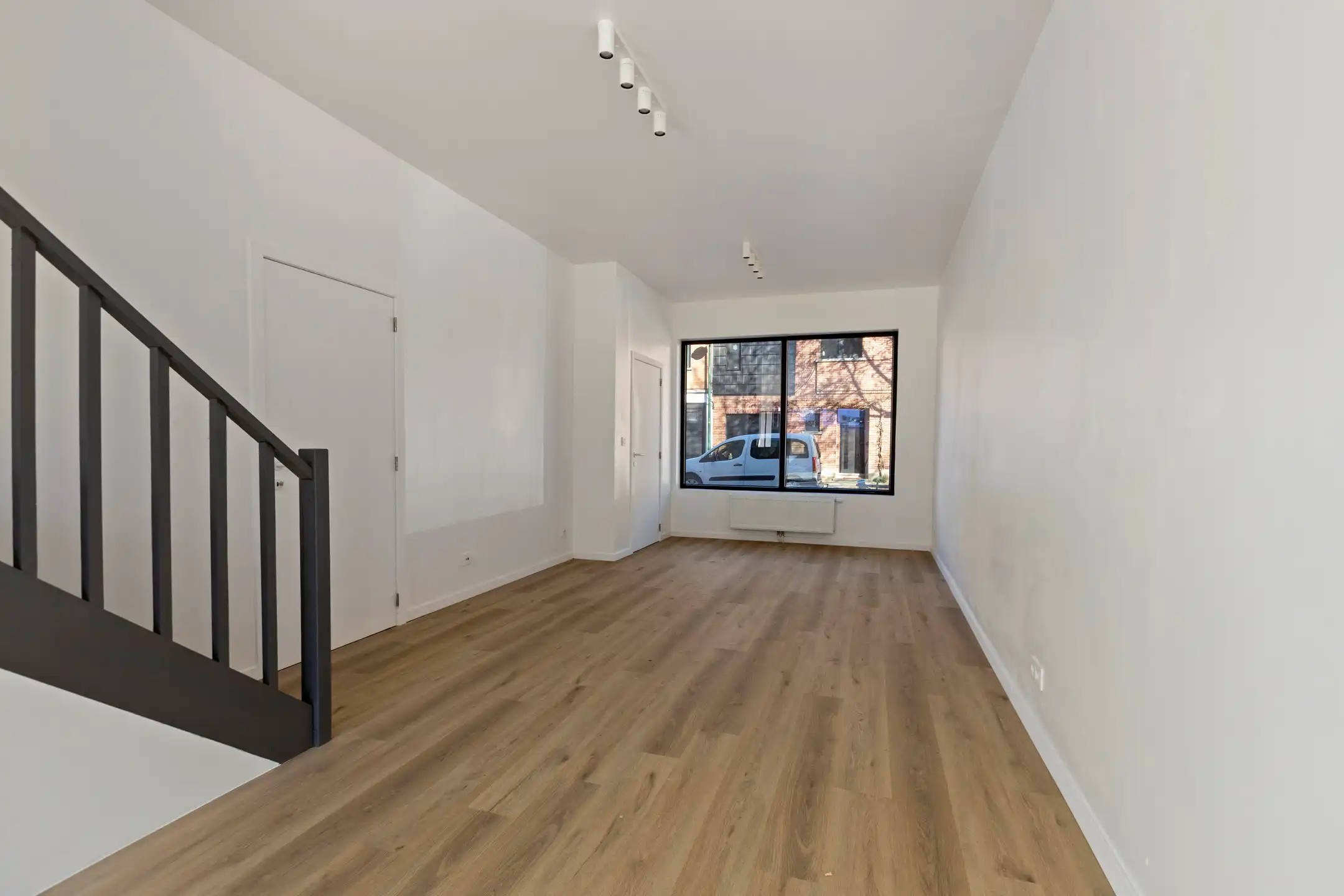 Woning met 4 slaapkamers, 2 badkamers en 2 autostaanplaatsen foto 5