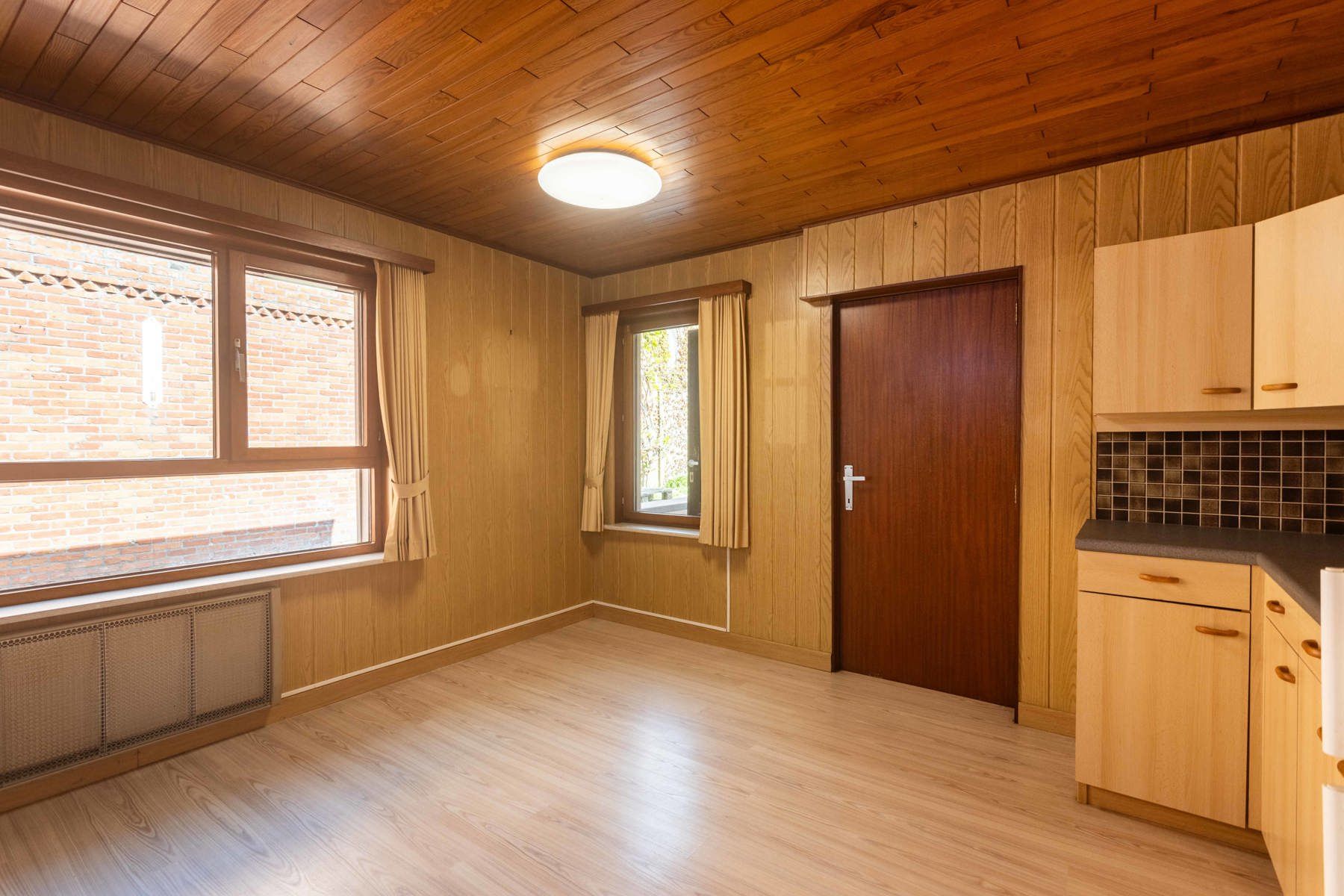 Goed onderhouden woning met garage te Aalst!  foto 10