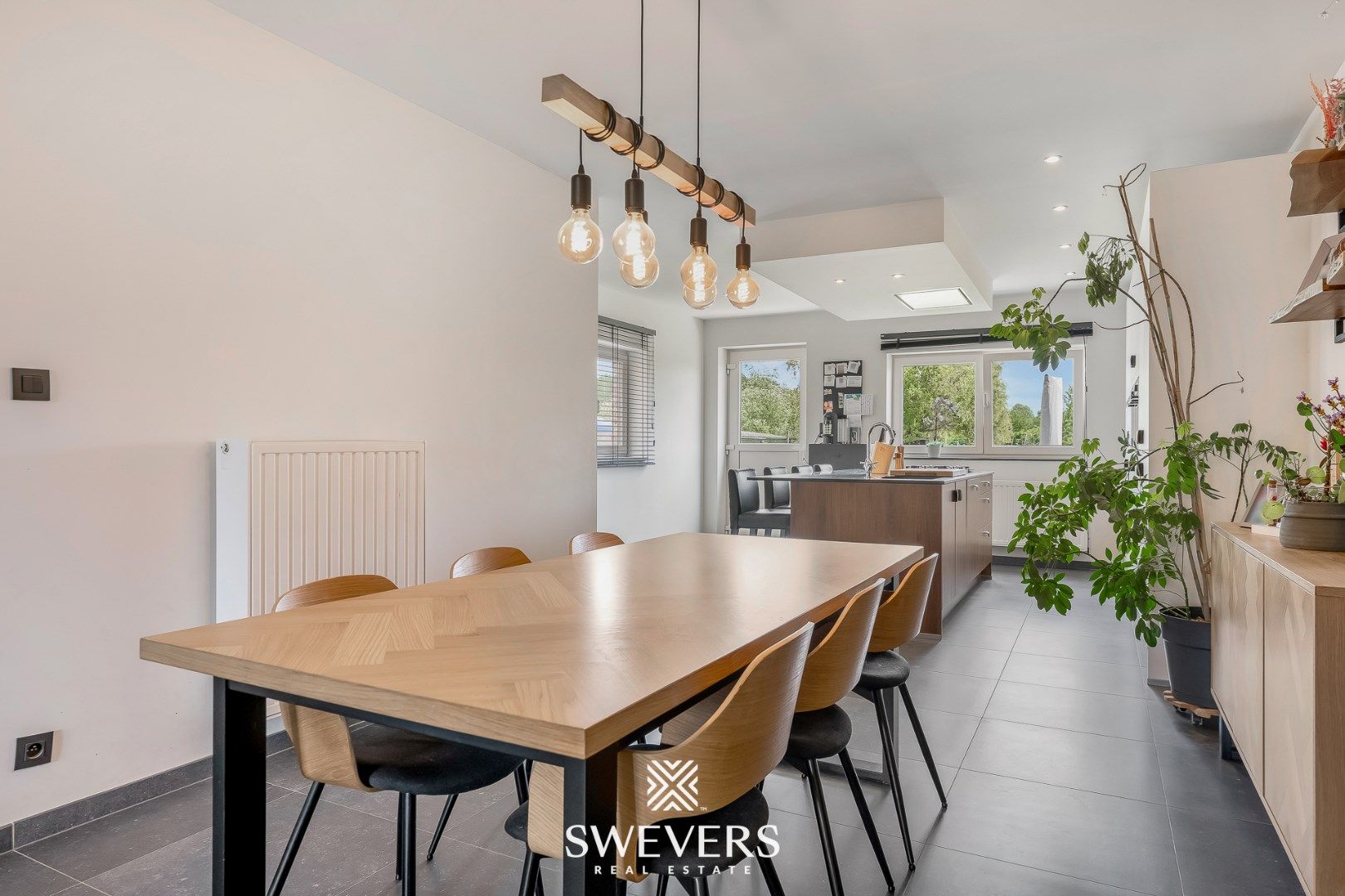 Gerenoveerde rijwoning met 4 slpk & tuin te Sint-Truiden foto 5