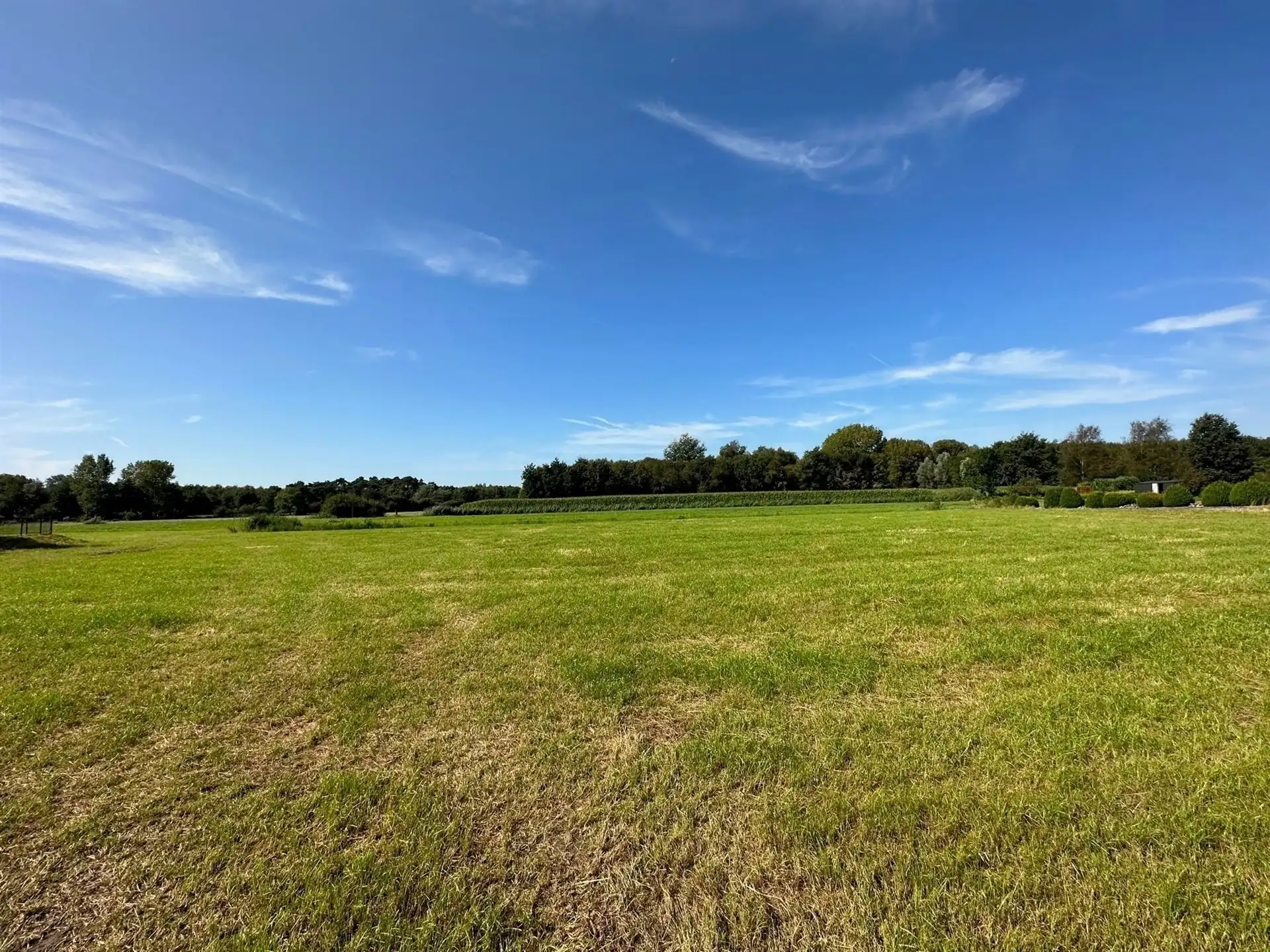 Uitstekend gelegen perceel bouwgrond voor een halfopen bebouwing (972m² + 250m²) foto 2