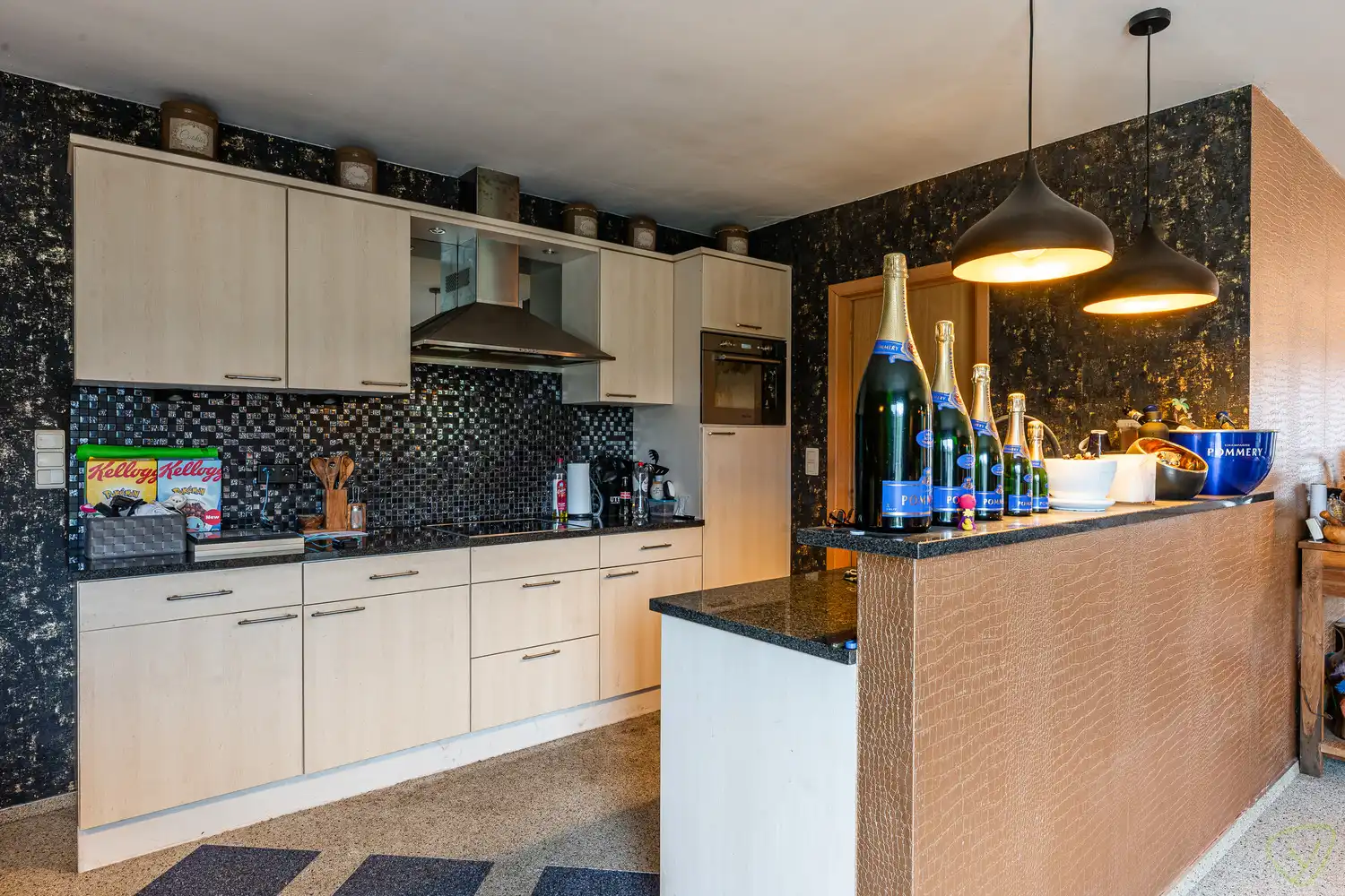 Ruime en moderne woning te koop in een rustige woonwijk net buiten het centrum met 3 slaapkamers, bureau en tuin - perfect voor comfortabel en gezinsvriendelijk wonen! foto 7