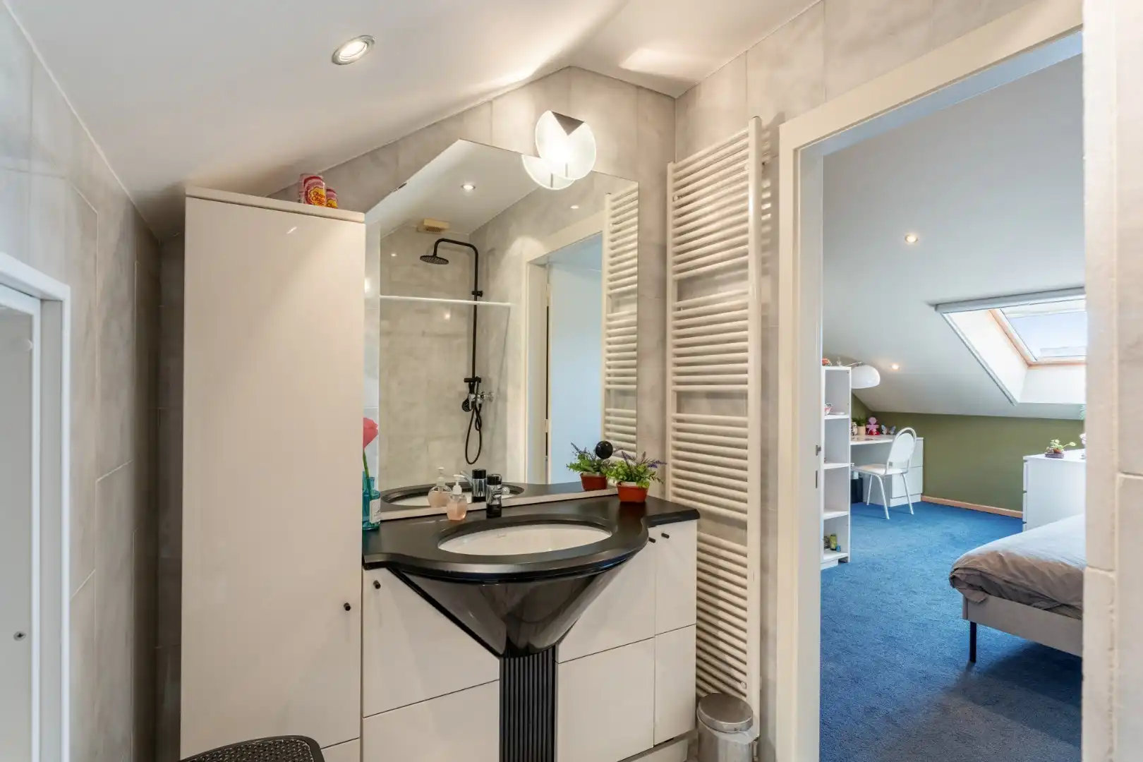 Zeer ruime, goed afgewerkte woning met diverse mogelijkheden nabij het centrum van Maaseik! foto 23