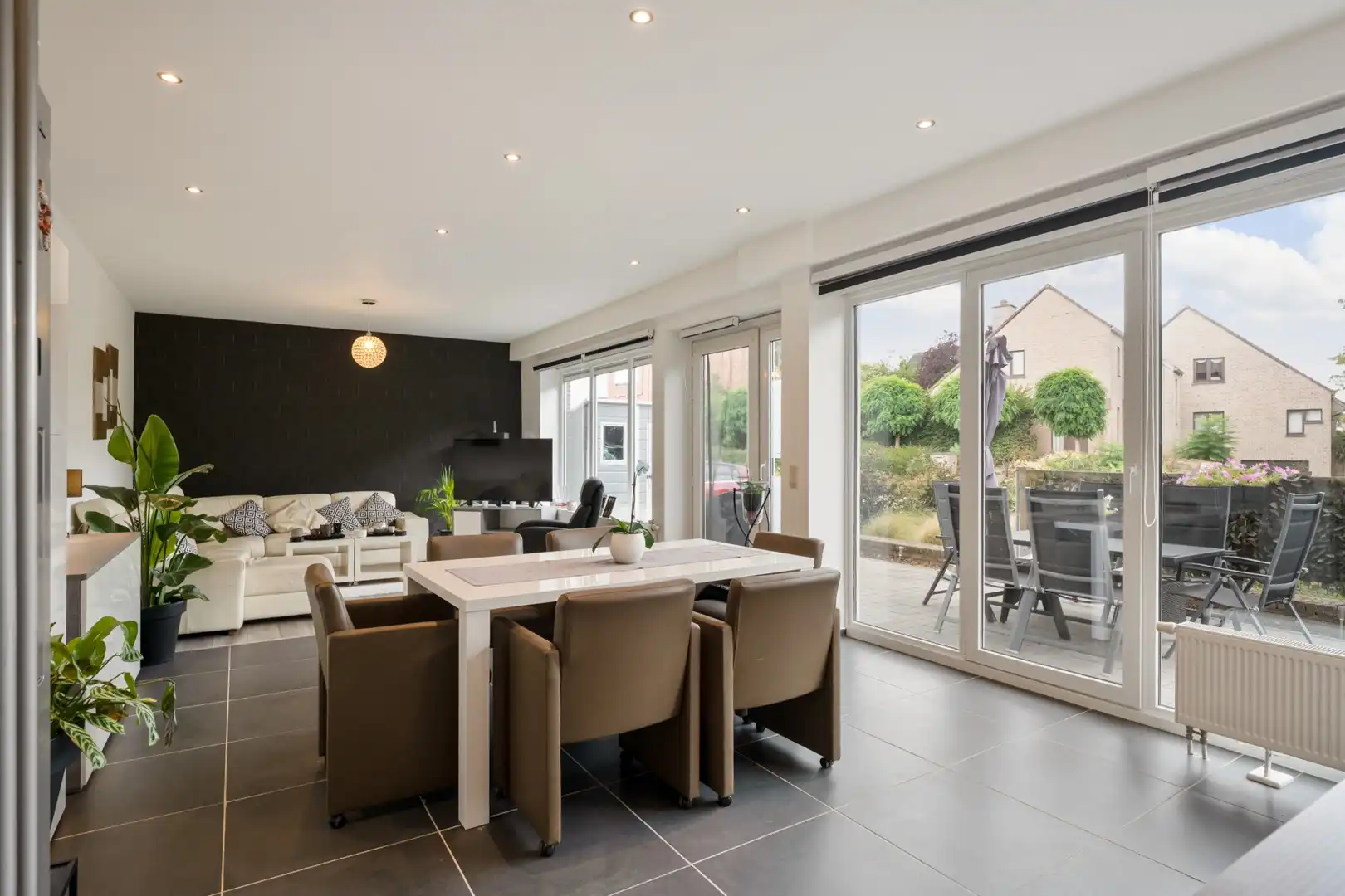 Gelijkvloers appartement met voortuin en privéparking in Diest foto 8