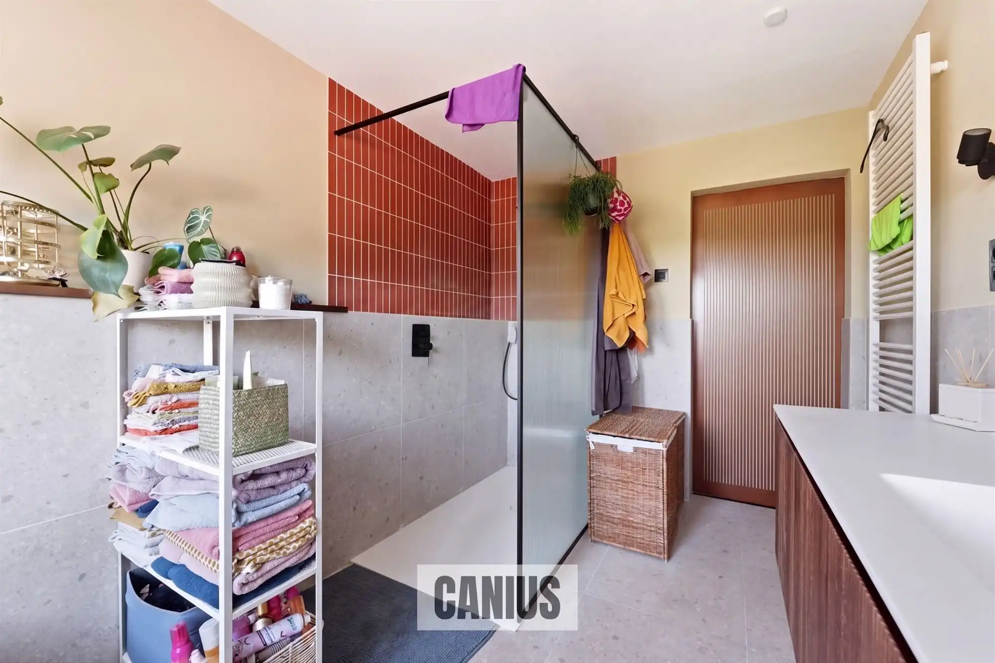 CHARMANTE, GERENOVEERDE WONING MET 2 SLPK foto 15