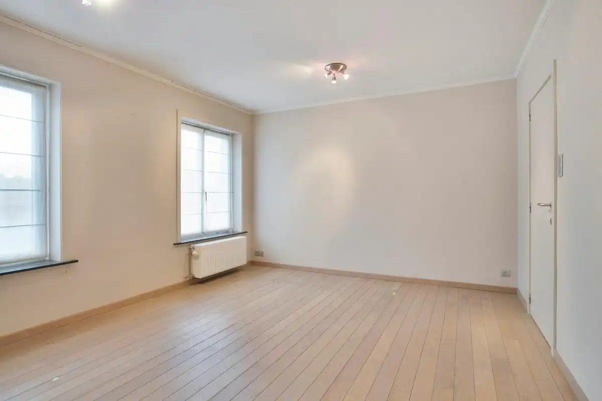 Magazijn van circa 1.285 m² met woning te koop in Bellegem foto 12