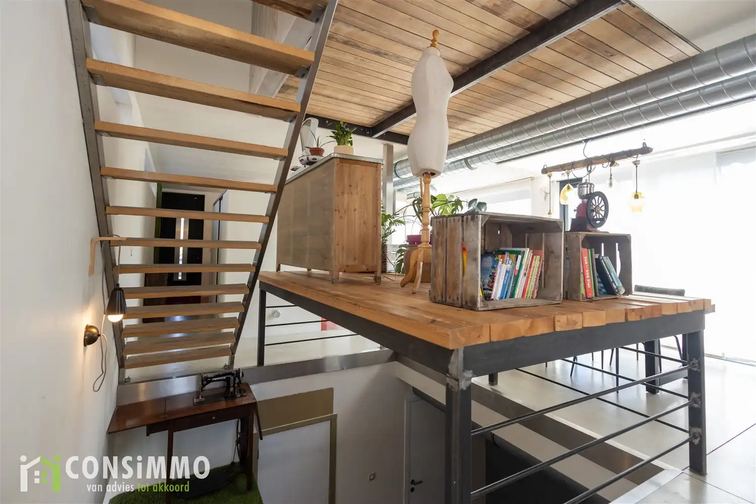 Unieke woning met industrieel-landelijke stijl in een rustige woonwijk van Genk foto 20