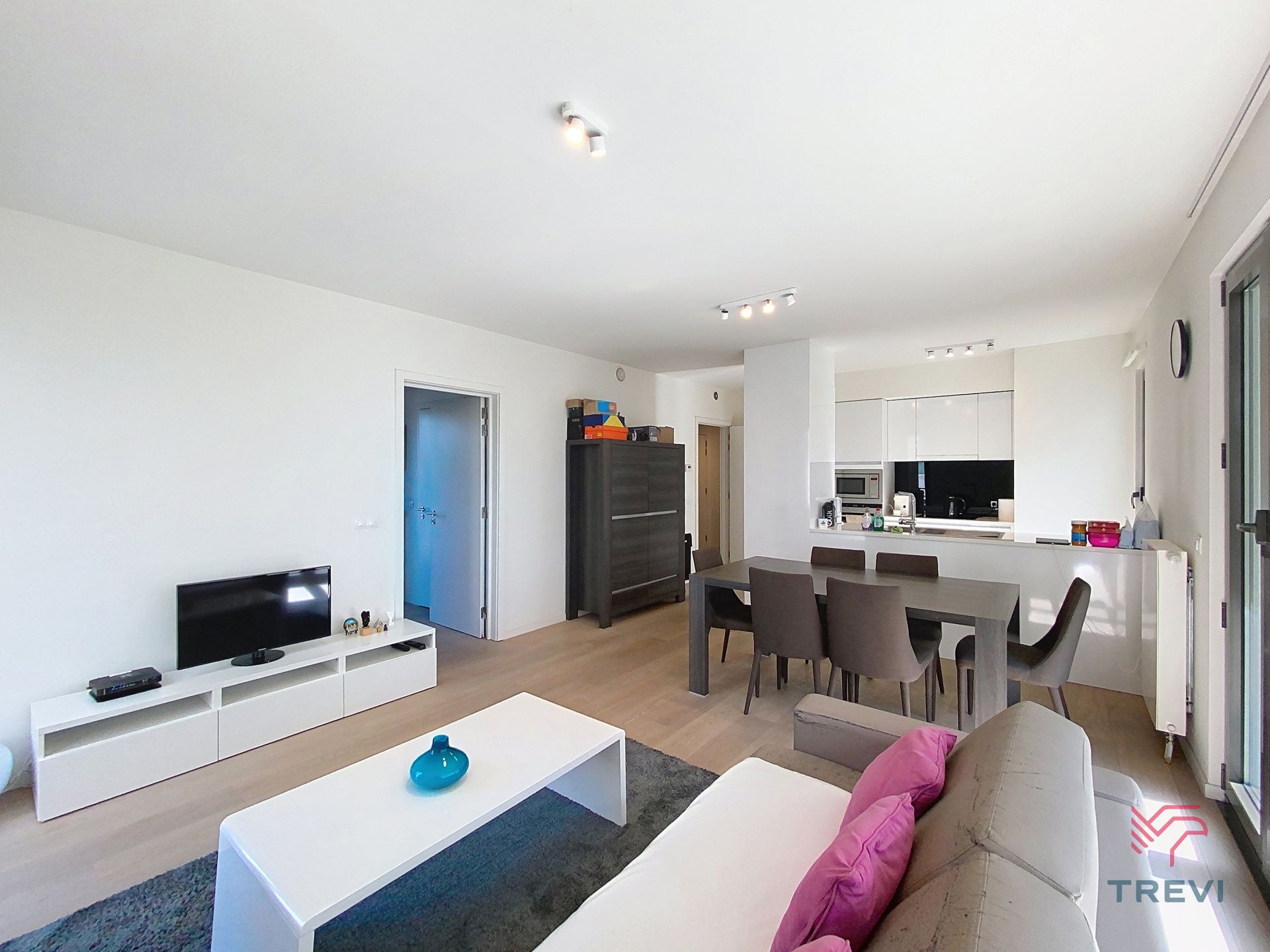Zeer mooi gemeubileerd appartement - 2 slaapkamers + terras. foto 4