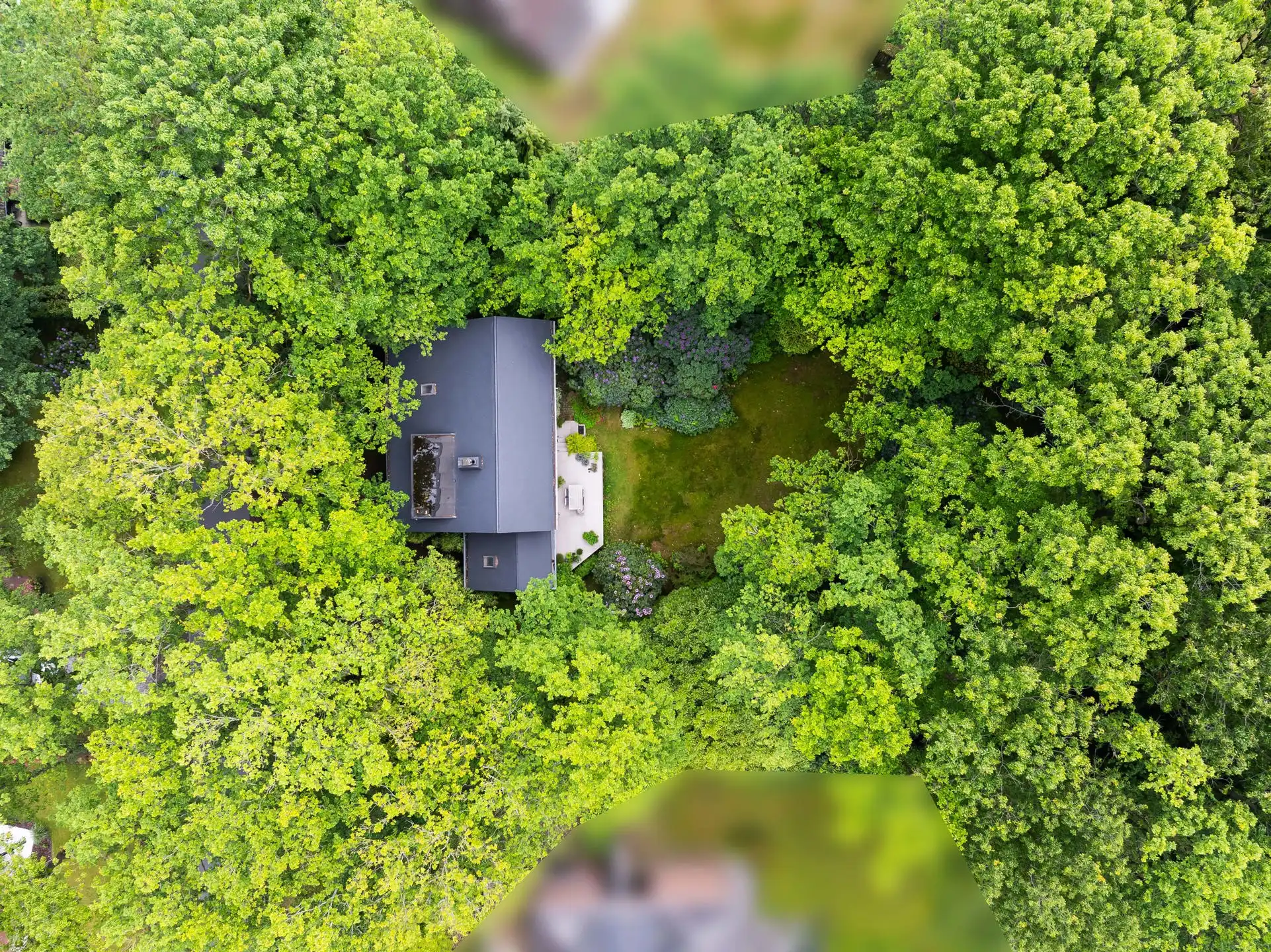 Architecturale woning in het groen met veel licht foto 2