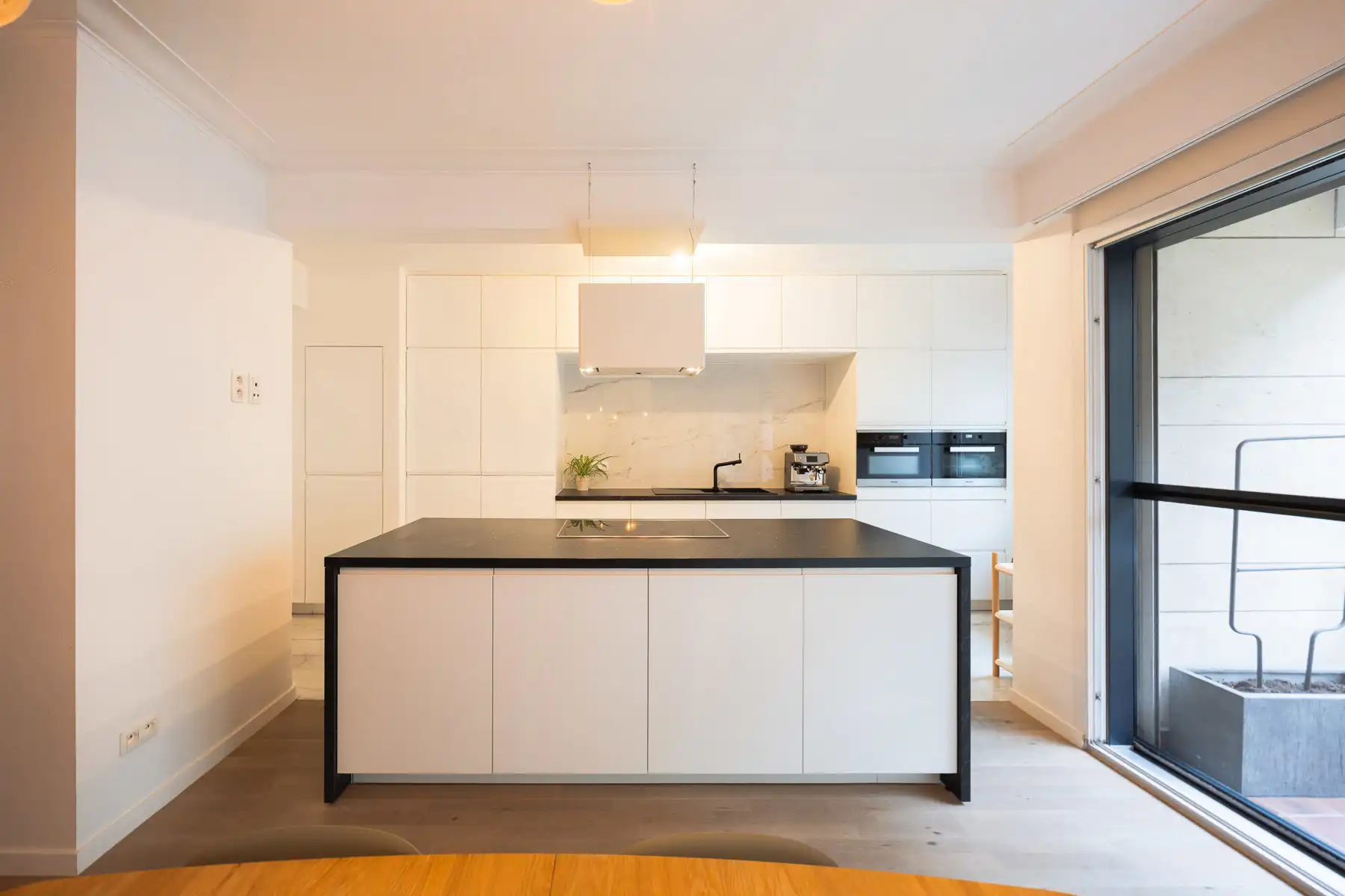 Lichtrijk en energiezuinig appartement met terras foto 2