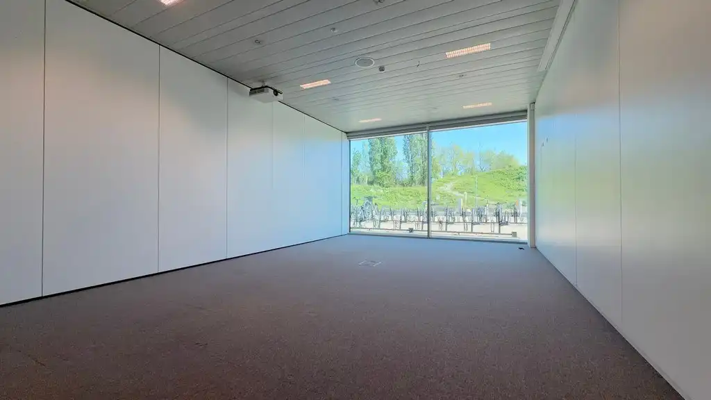 Instapklaar kantoorgelijkvloers te huur in Blue Towers in Gent foto 14
