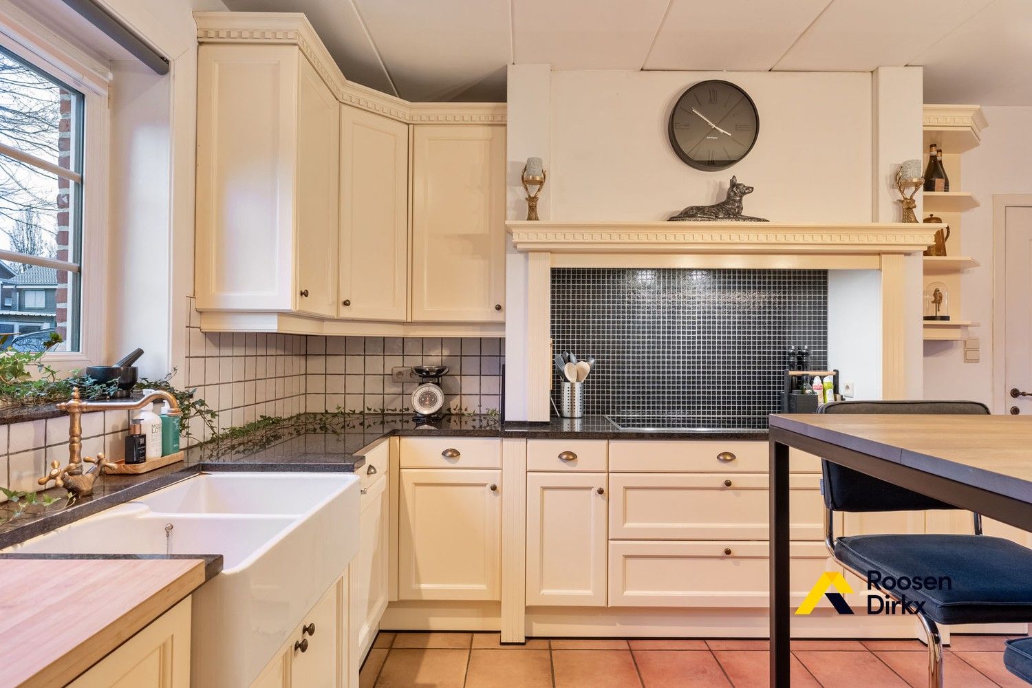 Karaktervolle gezinswoning met 3 slaapkamers, praktijkruimte en pool house op 6a13ca foto 20