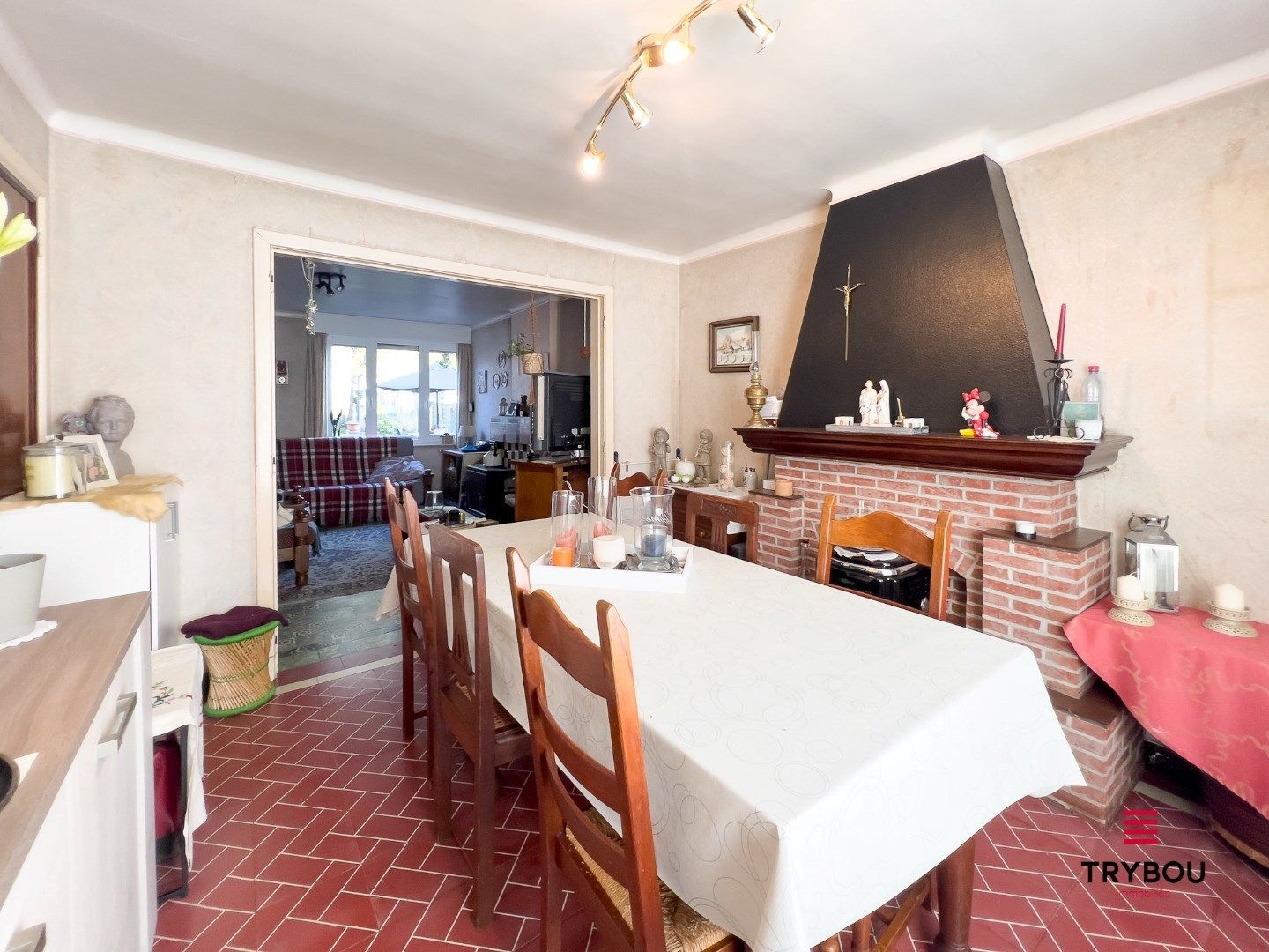 Ruime gezinswoning met 4 slaapkamers, garage en tuin foto 5