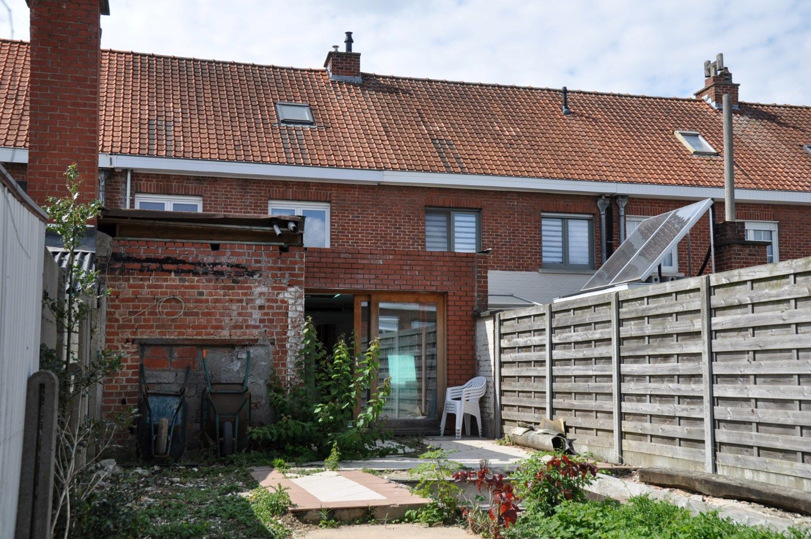 Gedeeltelijk gerenoveerde woning met twee slaapkamers en tuin in rustige buurt.   foto 18